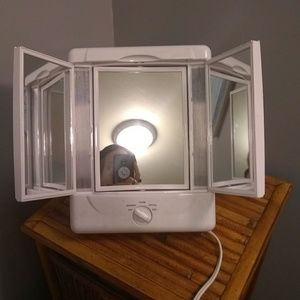 Lighted three way vanity mirror